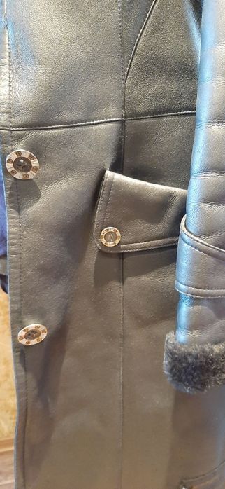 Продам натуральную дублёнку с капюшоном