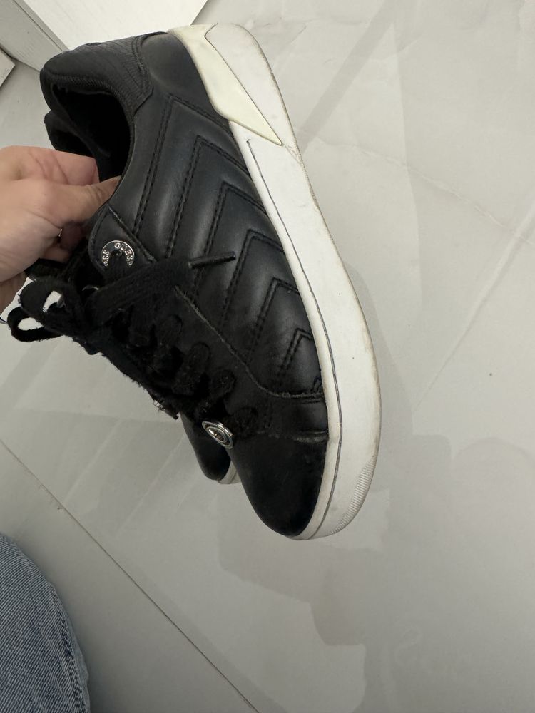 guess кросівки 35р.