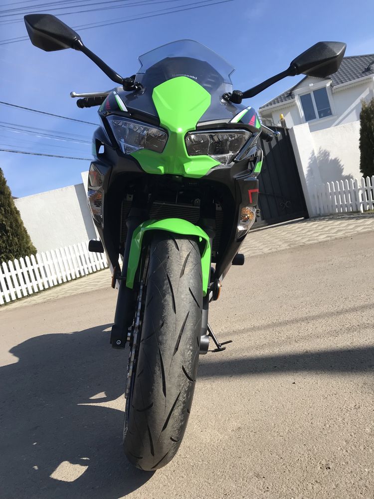 Продам Kawasaki Ninja650 R 2022 года. Пробег 1000миль.