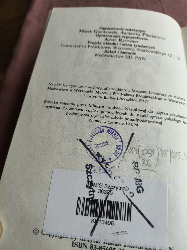 Książka sporne postacie polskiej literatury współczesnej 46