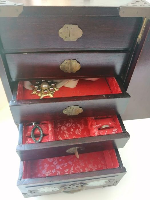 Guarda jóias Antigo em madeira maciça e madre pérola