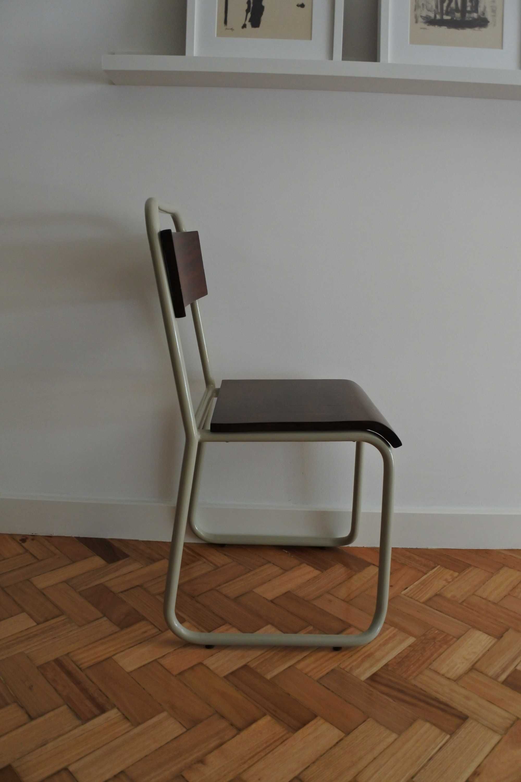 cadeiras de estilo industrial vintage
