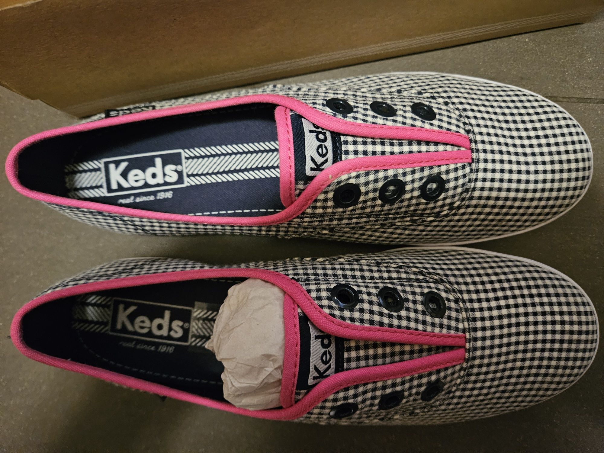 Продам фирменные кеды Keds