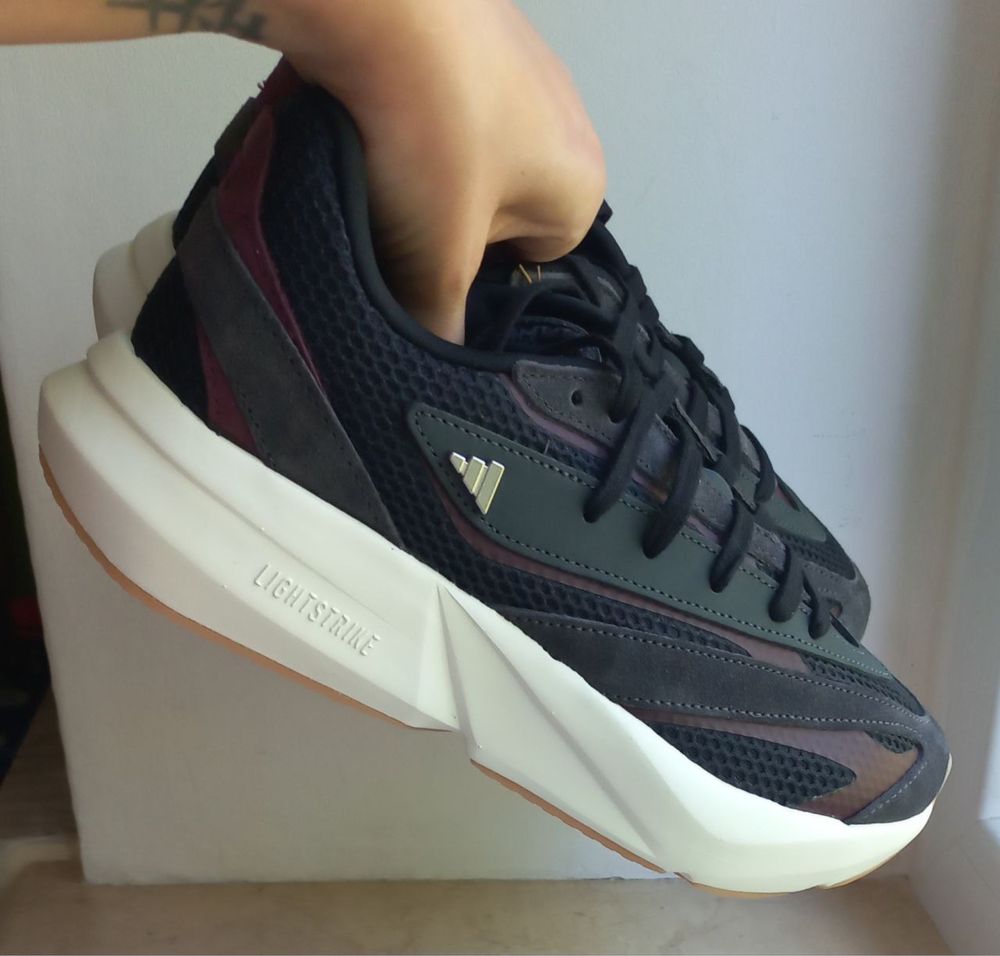 Кросівки жіночі adidas  lightblaze оригінал!
