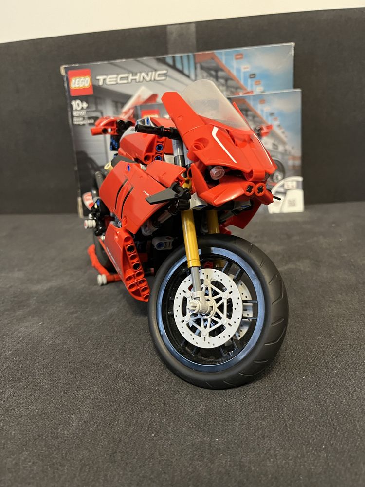 Lego Technic ducati paningale v4r