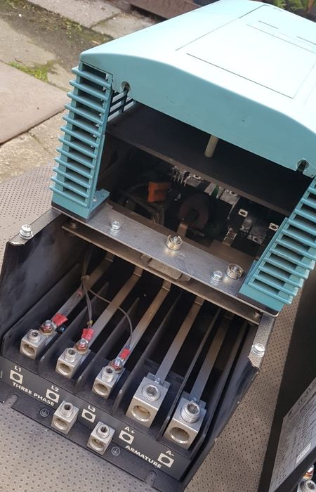 Integrator DC.  Napęd silnik prądu stałego.