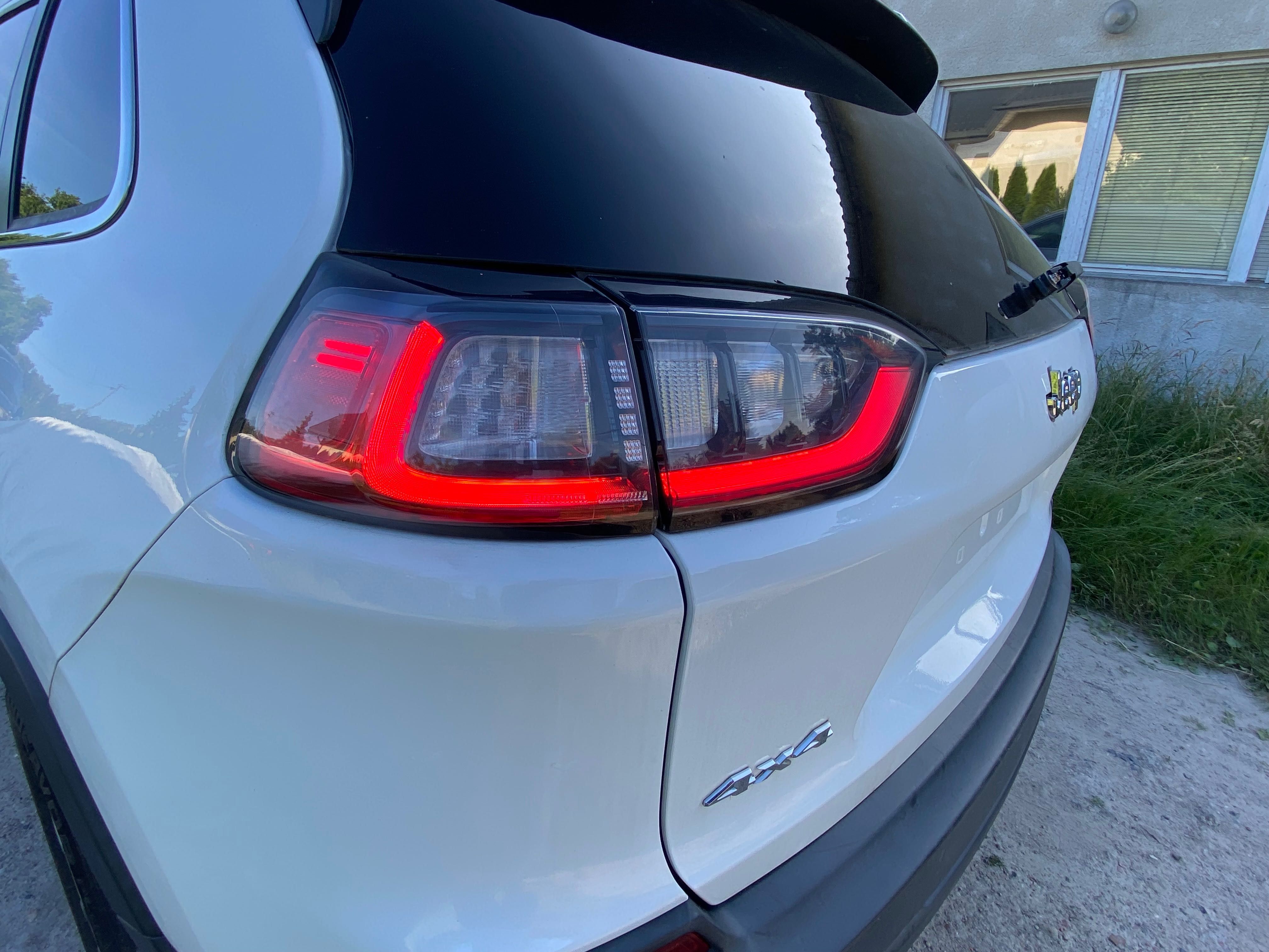 Jeep Cherokee Latitude Plus 2.0L benzyna 4x4 Since 1941