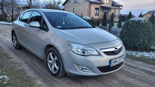 Opel Astra J edition