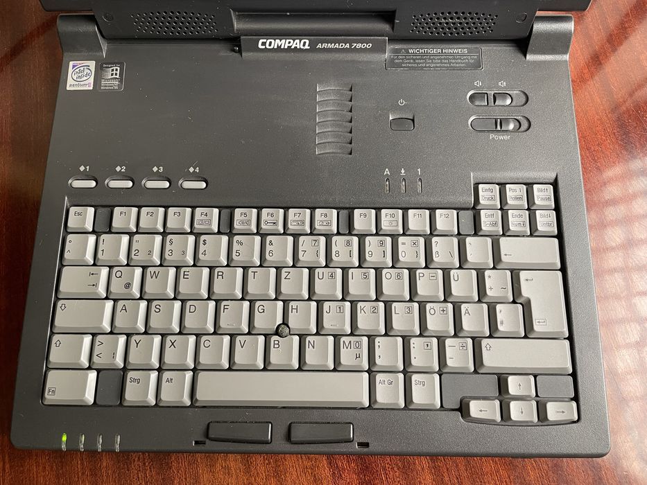 Вінтажний ноутбук Compaq Armada 7800 Windows 98 Pentium 2  96 MB OЗУ
