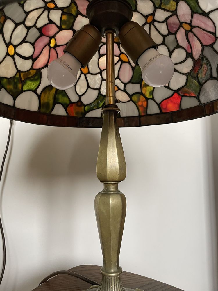 Mosiężna lampa witrażowa Tiffany