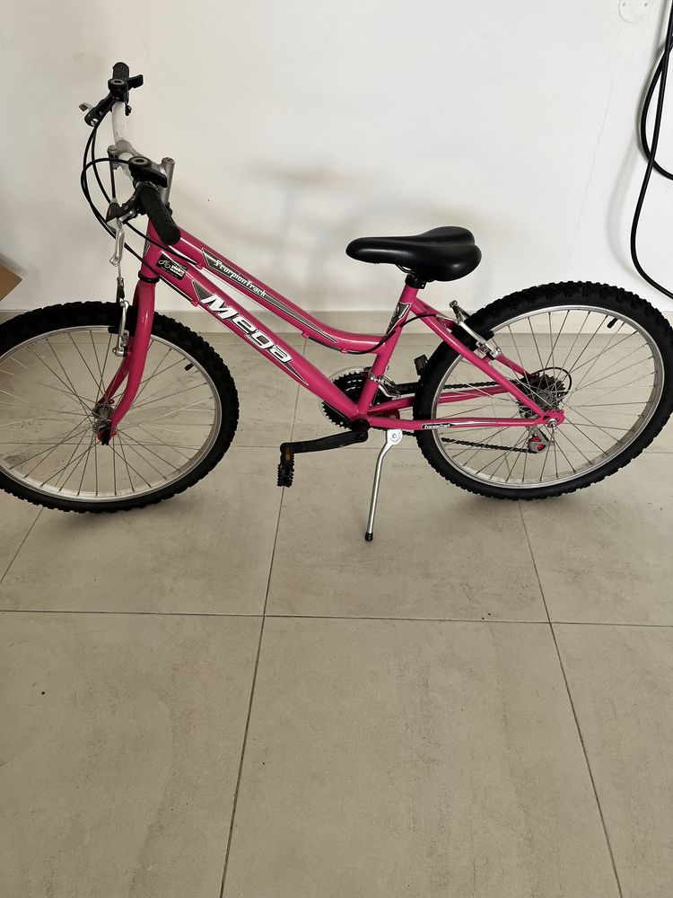 Bicicleta de montanha de menina