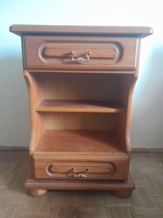 Drewniana szafka nocna klasyczna vintage