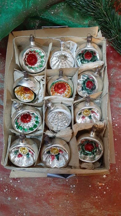 Szklane bombki reflektorki,ozdoby choinkowe PRL.12 sztuk.