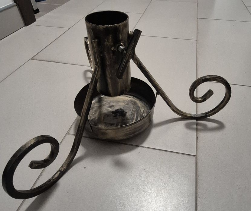 Stojak metalowy pod choinkę