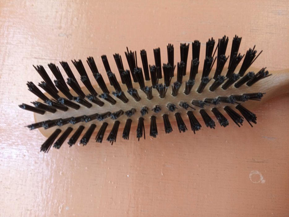 Щітка з пластиковою щетиною