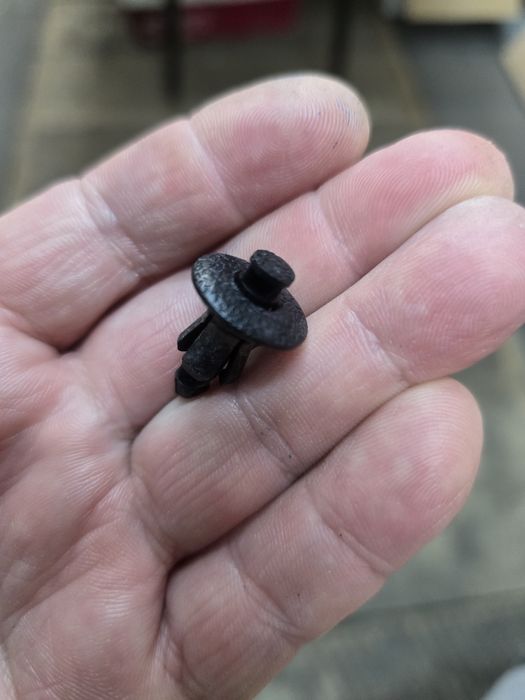 Kołki kołek przednich tweeterów Volvo 850,940 4 szt