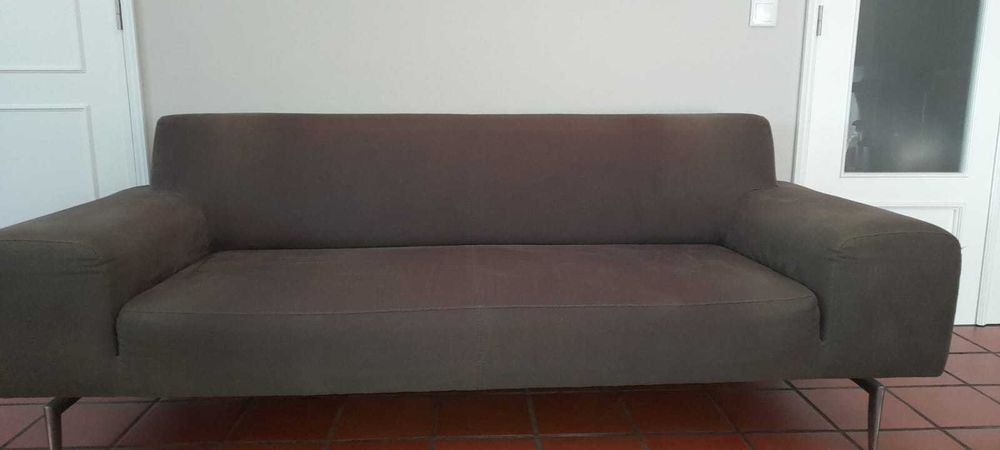 Sofá cinza escuro design