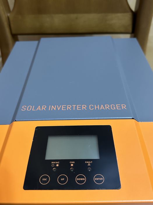 Гібридний інвертор із зарядним пристроєм Pow-HWM 1.5 kW- 12V