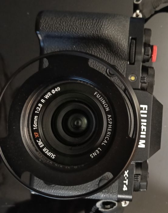 OPORTUNIDADE ÚNICA: FUJIFILM X T4 como NOVA com lentes 56mm e 16mm