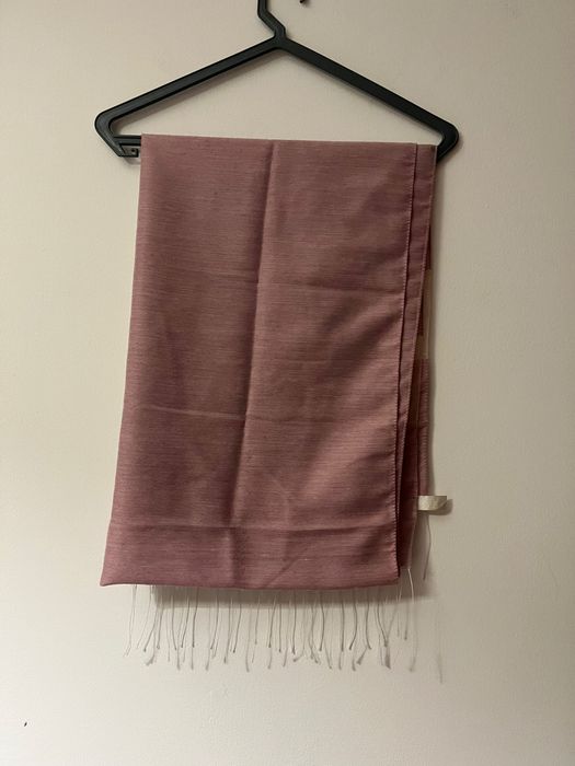 Lenço rosa de senhora com transparências como novo