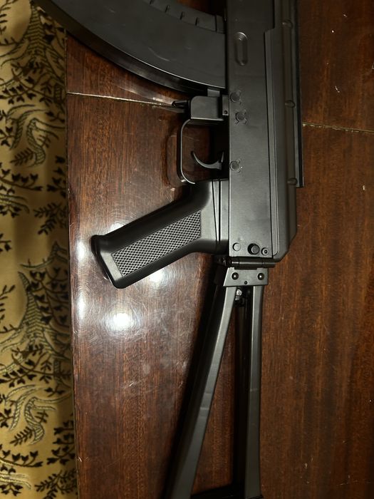 Продам 2  іграшкових автомати