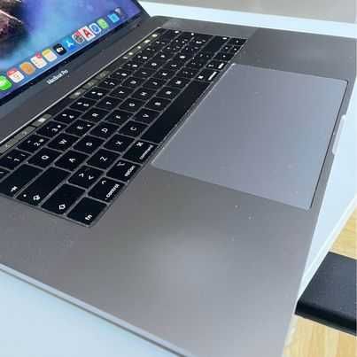 MacBook Pro 15” 2018 - 2.6GHz (i7) / 16GB / 512GB SSD