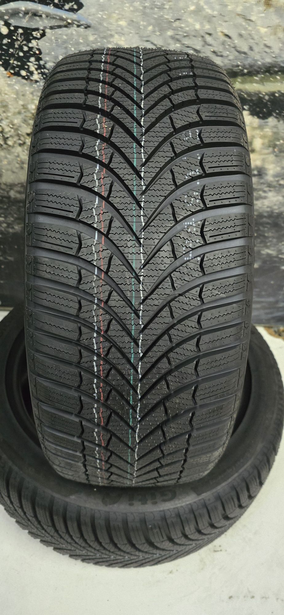 E23 2 x 245/45r18 Giti Winter W2 100V XL opony zimowe nowe