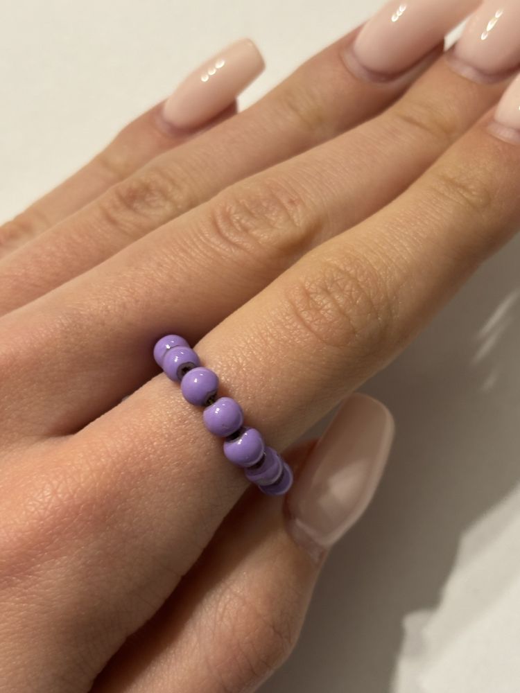 pierścionek z fioletowymi koralikami hand made