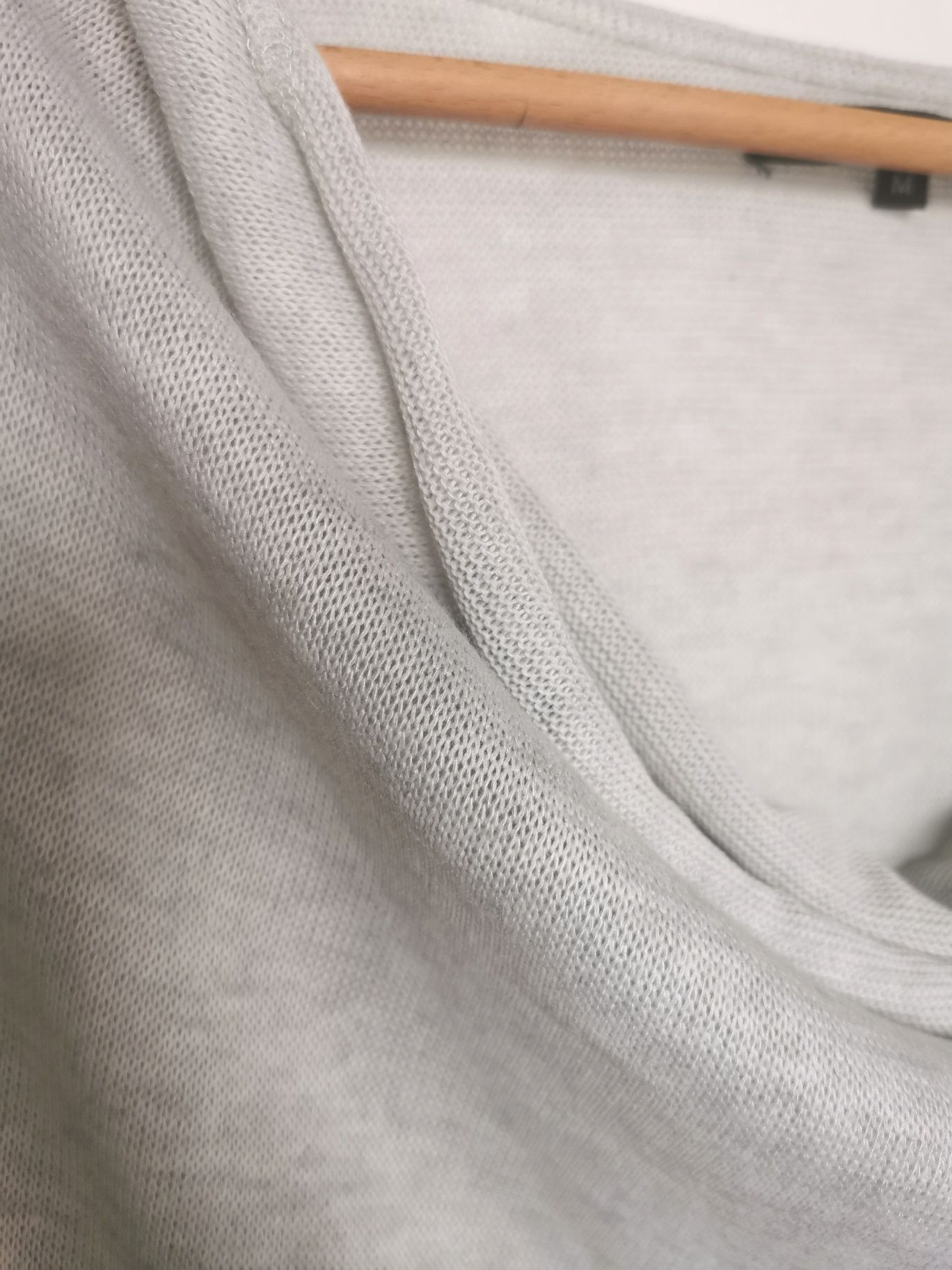 Cieniutki szary sweter Reserved, rozmiar M