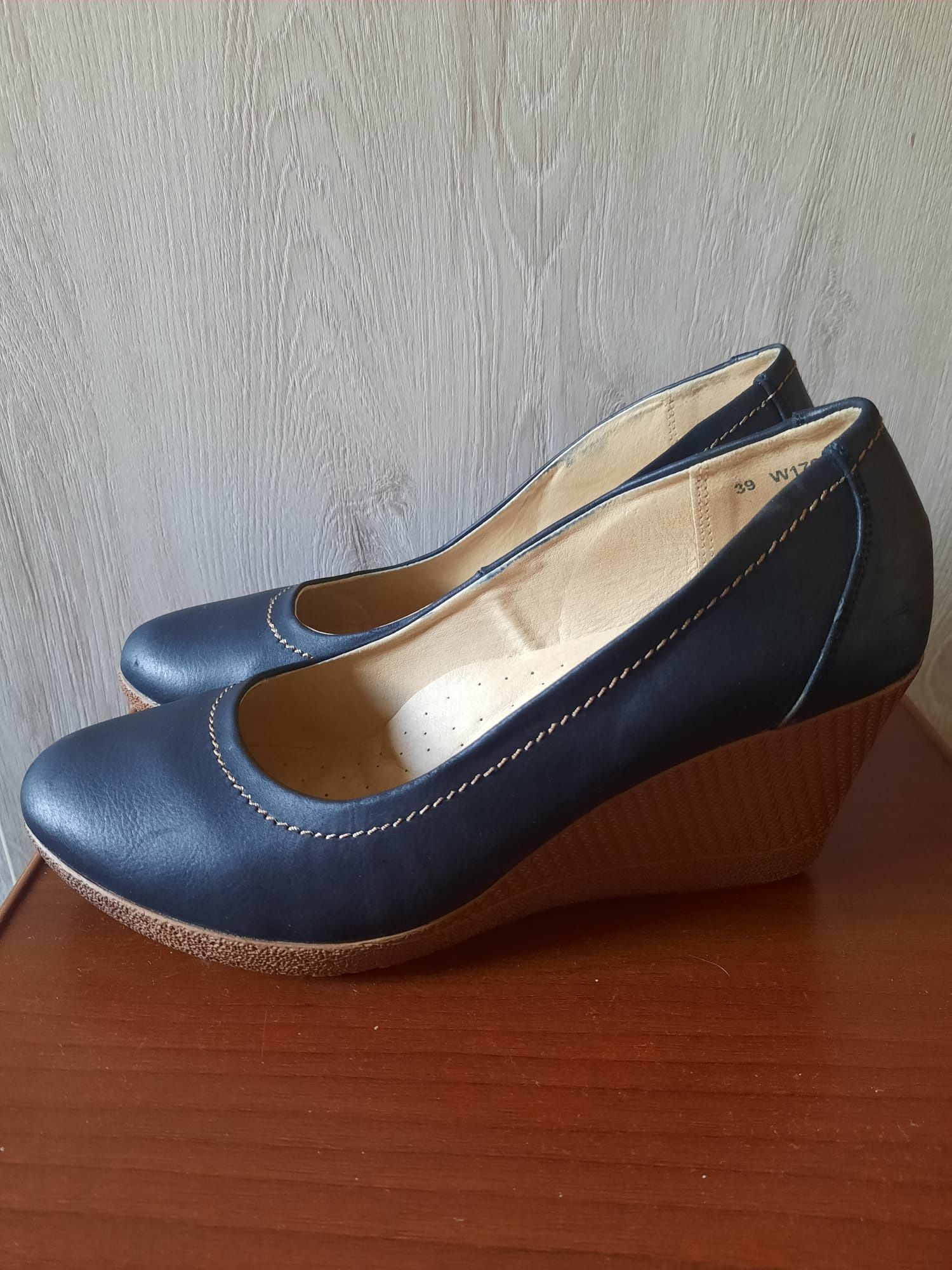 Buty na koturnie koturny eleganckie bardzo wygodne rozmiar 39