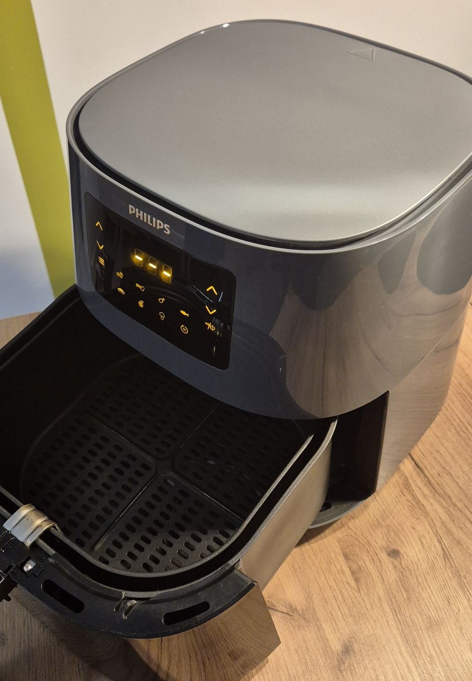 Frytkownica Philips HD9270/90 6,2l.Stan dobry.

HD9270/90