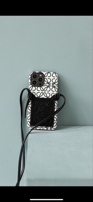 Capa para Iphone By Loewe Black and White