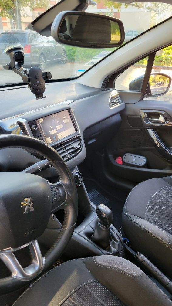 Peugeot 208 1.4 impecável