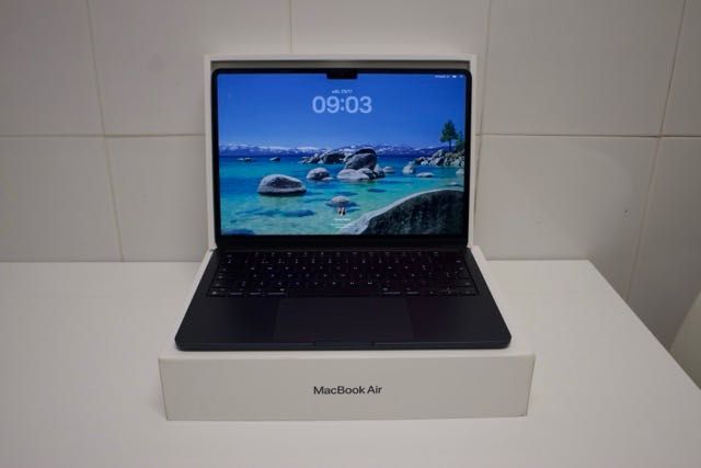 MacBook Air M3 16GB Meia-Noite 512GB