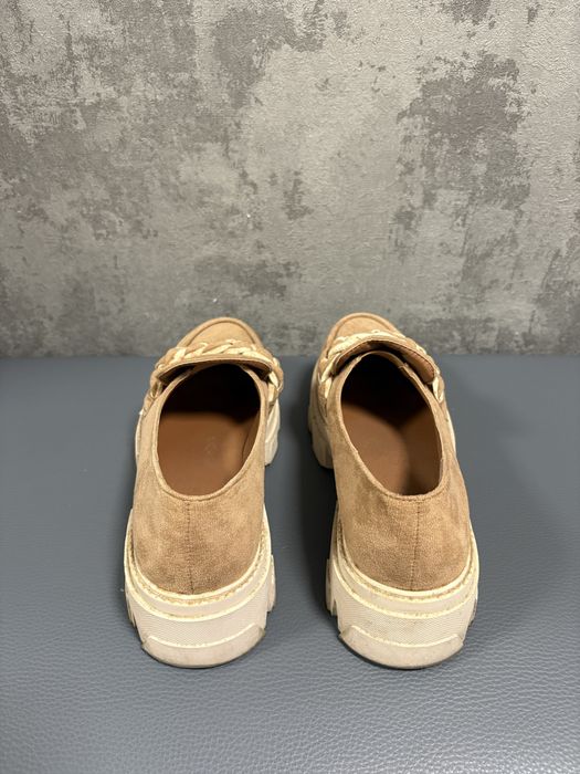 Buty zamszowe w kolorze karmelowym
