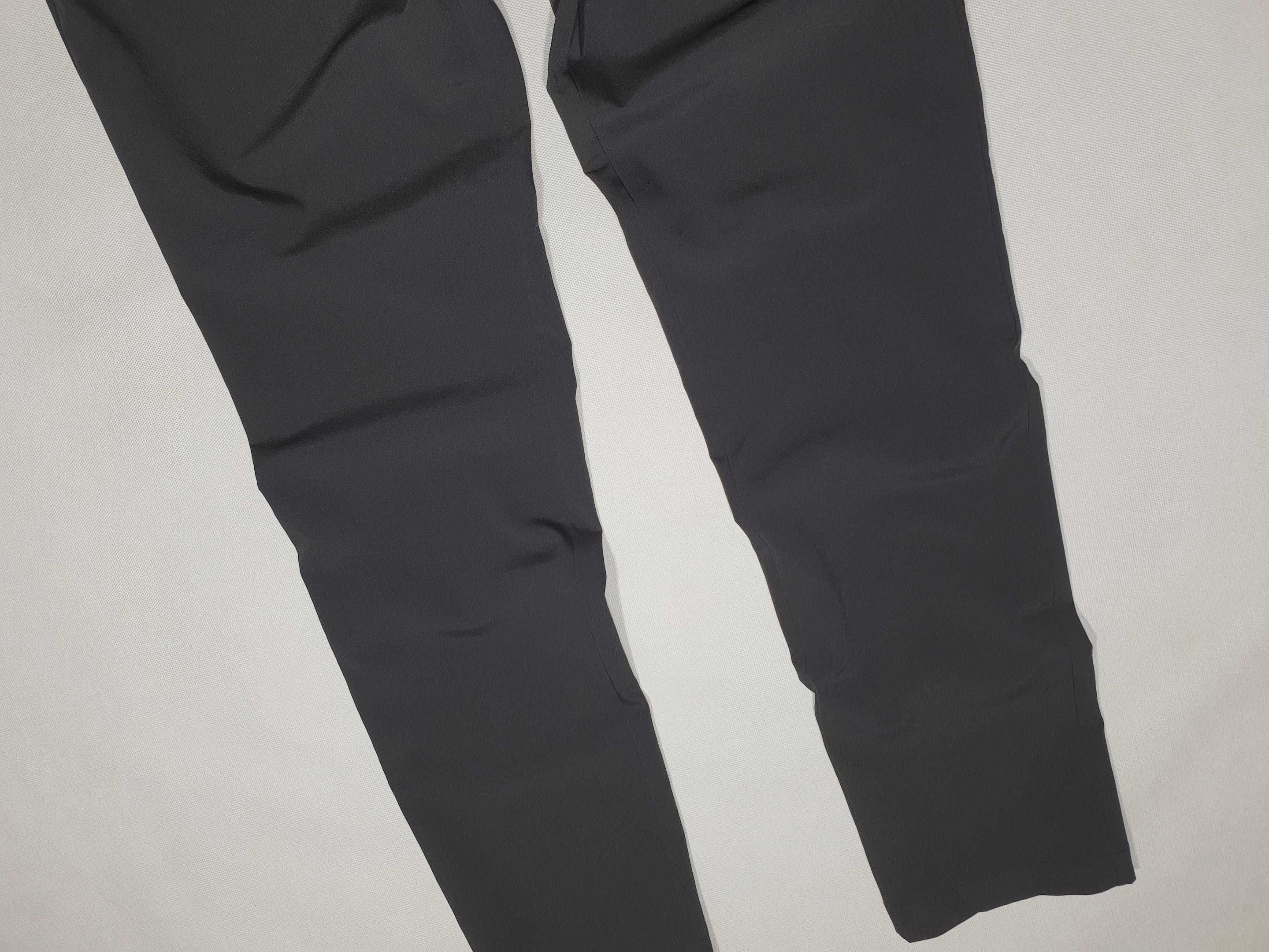 ADIDAS czarne spodnie chino tech pant W34L30 90cm