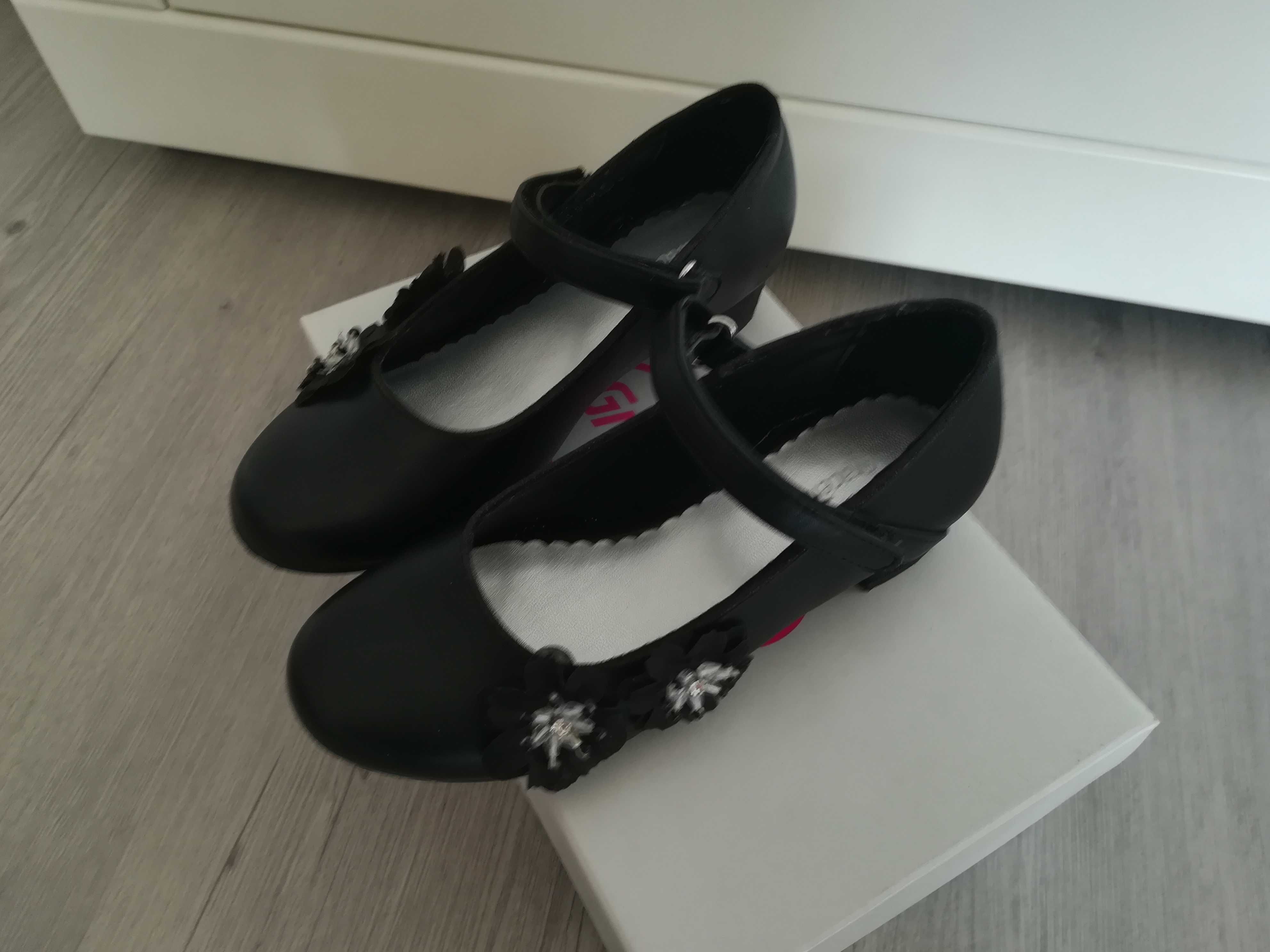 Eleganckie czarne buty r.31