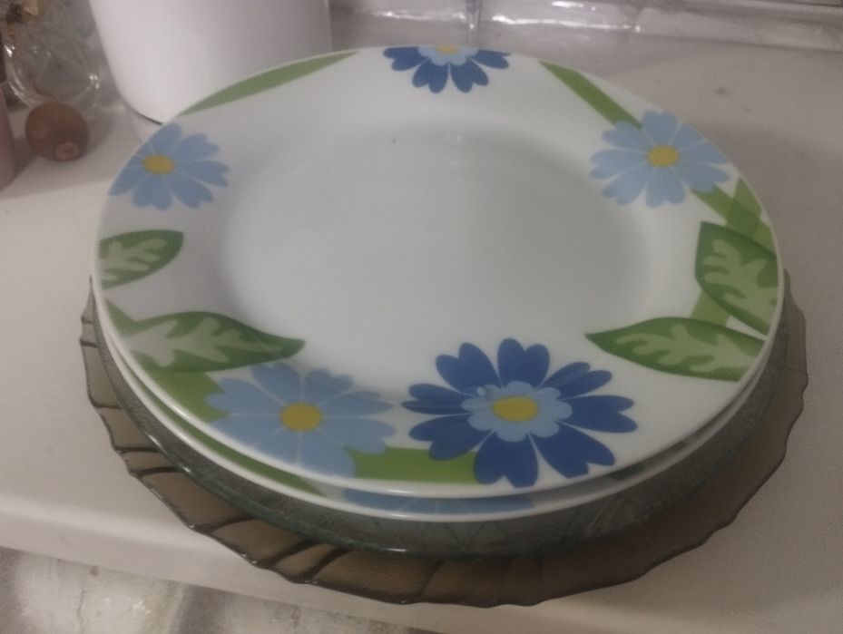 Тарілки блюдо ладья посуда кухонне приладдя