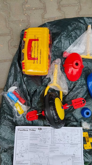 Rowerek trójkołowy marki "Bob Budowniczy"