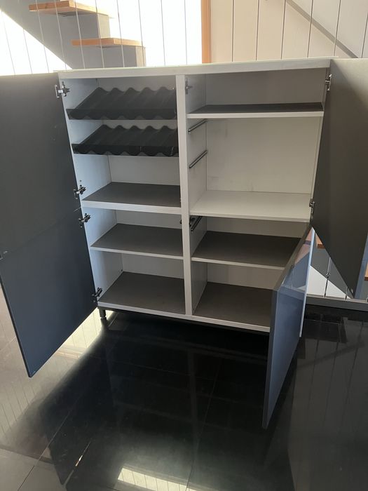 Movel sala Ikea Besta 4 portas lacadas