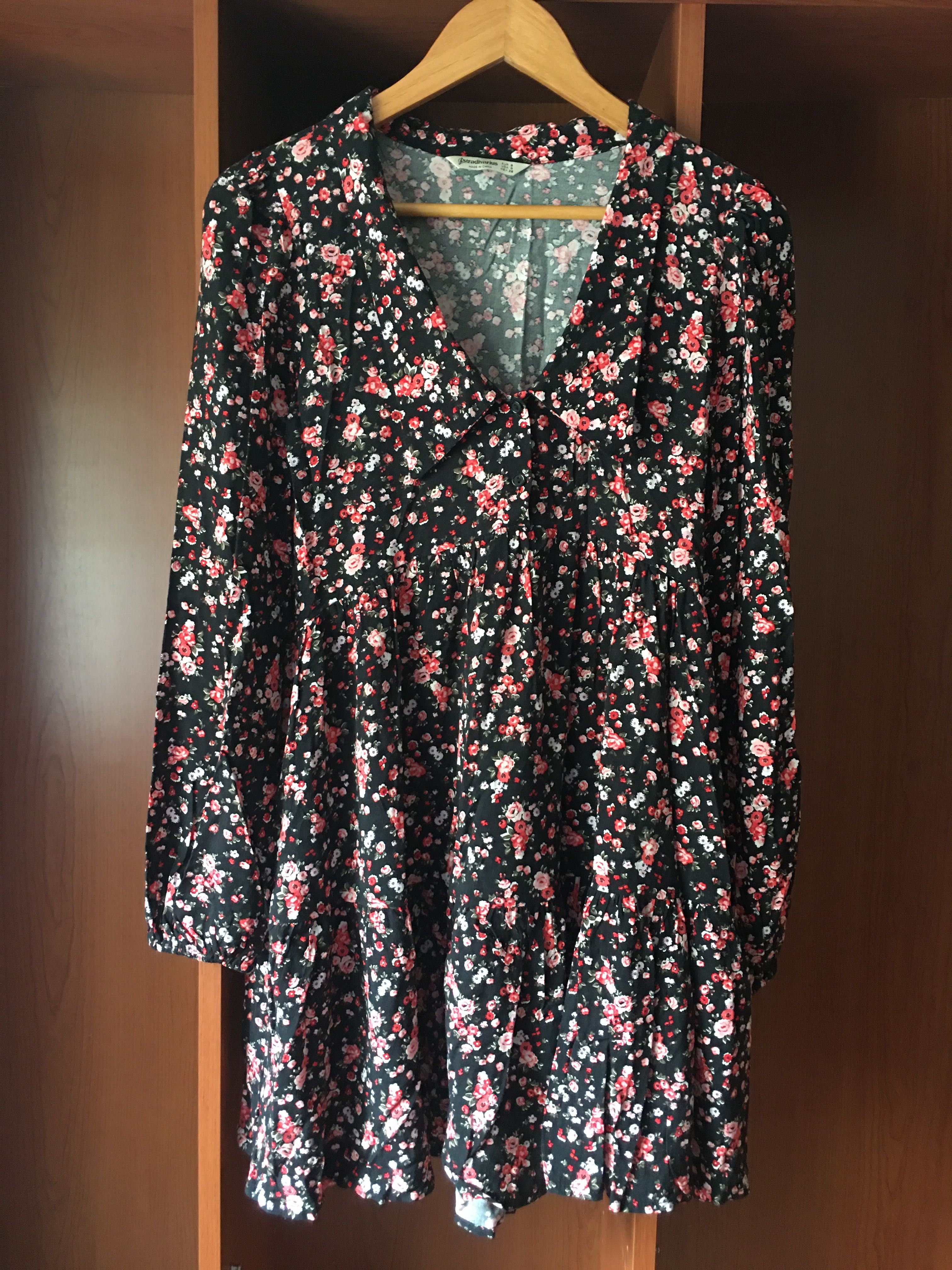 Vestido preto florido - Stradivarius - S