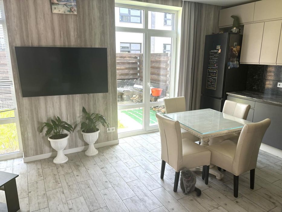 Таунхаус з ремонтом! 4 кімнати, балкон.