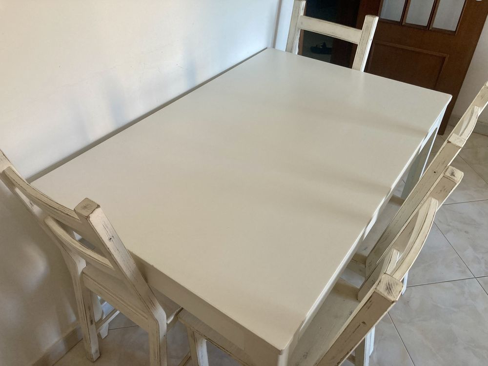 Mesa de Madeira expandivel + 4 cadeiras