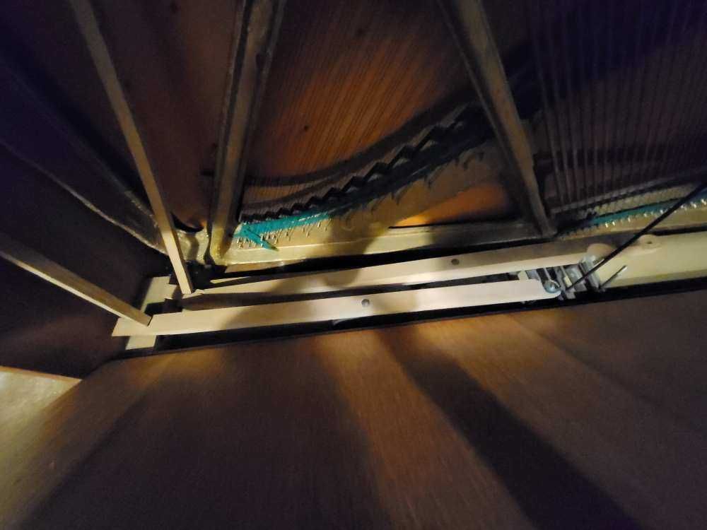 Pianino instrument klawiszowy