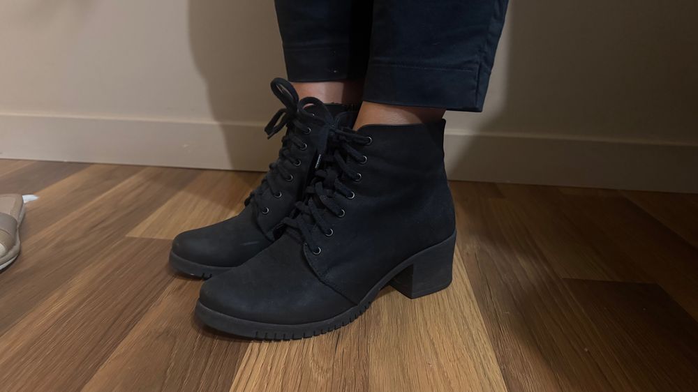 Czarne buty, na małym klocku