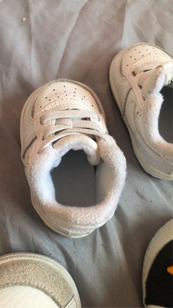 Vendo sapatinhos de bebe usados poucas vezes