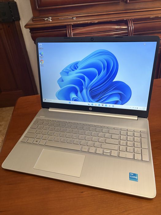 Portátil HP i3 11th Gen 8GB/128GB Nvme