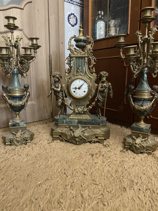 Продам великолепный комплект часов с канделябрами