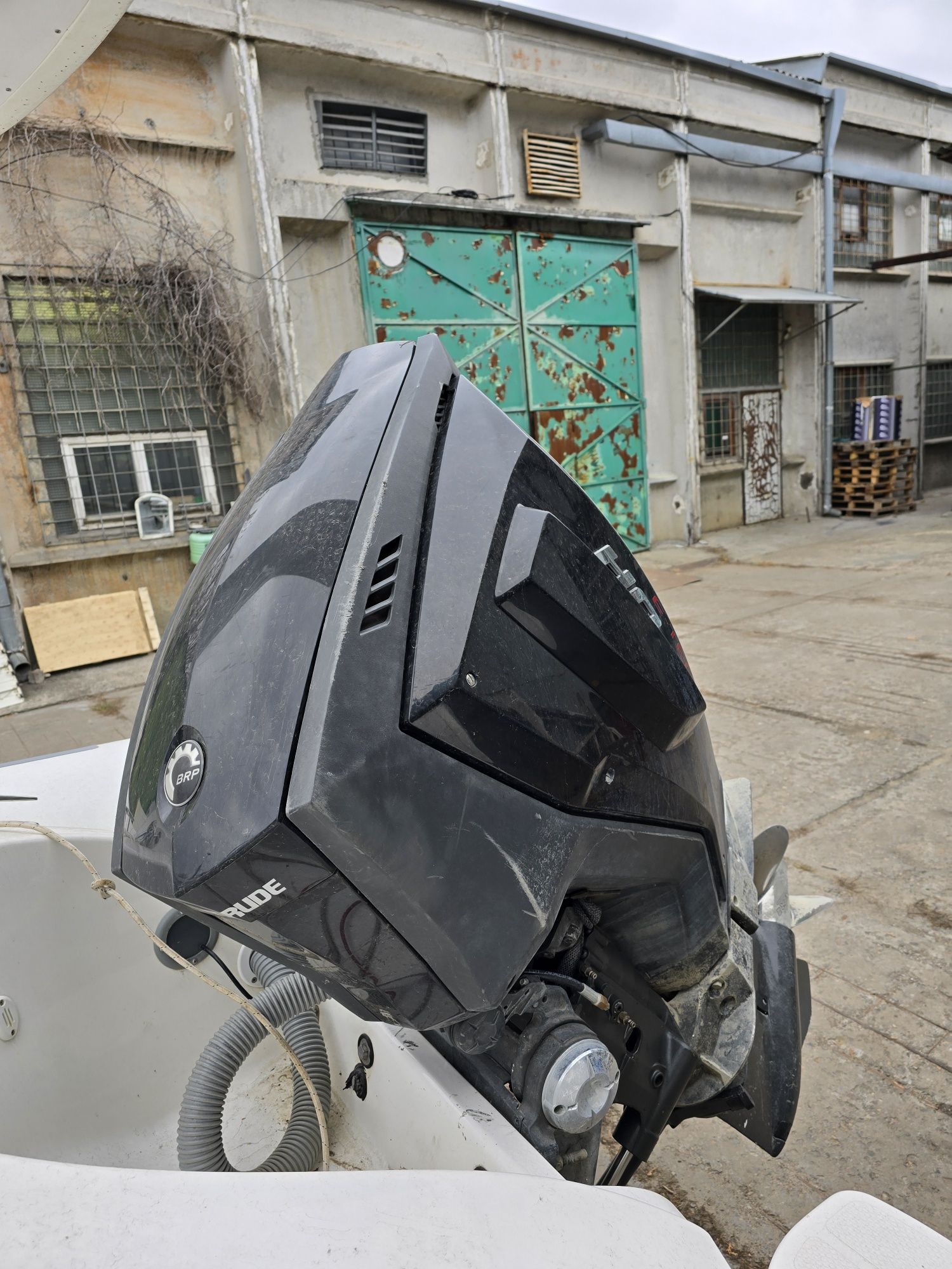 Лодочный мотор Evinrude BRP e-tec HQ 200