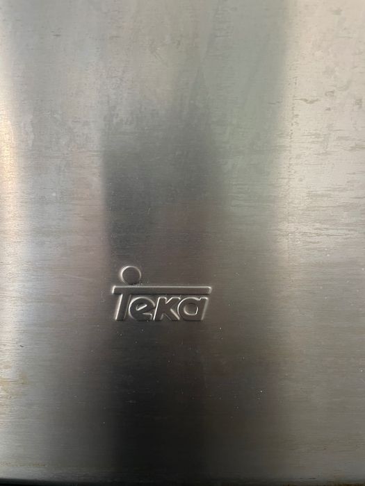 Cozinha branca com pedra